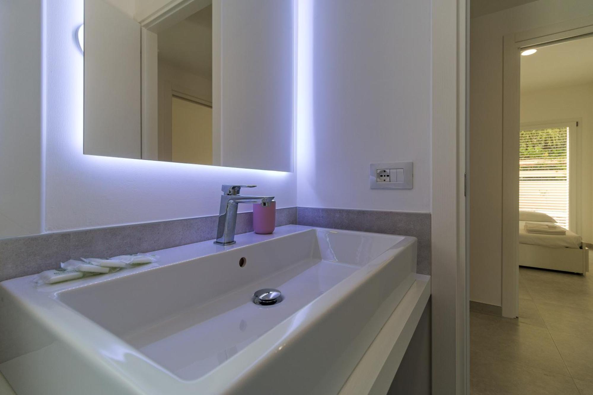 Appartamento Perla Bianca, Con Wifi E Air Con กาลาโกโนเน ภายนอก รูปภาพ